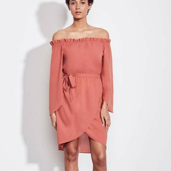 NWT Ali & Jay Off The Shoulder Dress - Picture 4 of 8